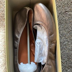 New in box “lucky” brand ballet flats.